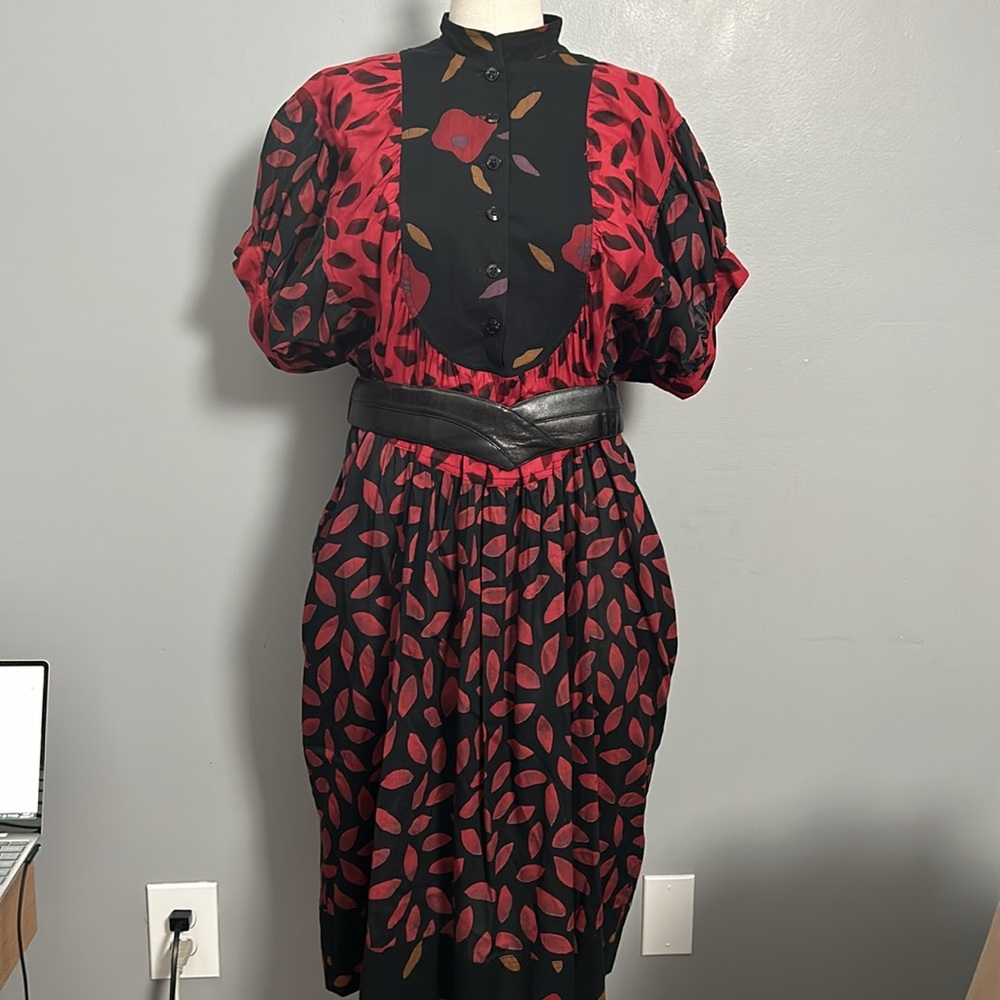 French Vintage Bell Sleeve 80s Relaxed with 1/2 button cotton abstract dress